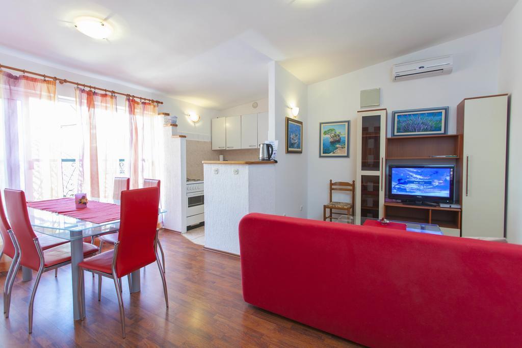 Carolija Apartment Макарска Номер фото