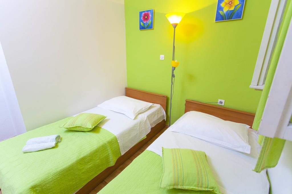 Carolija Apartment Макарска Номер фото